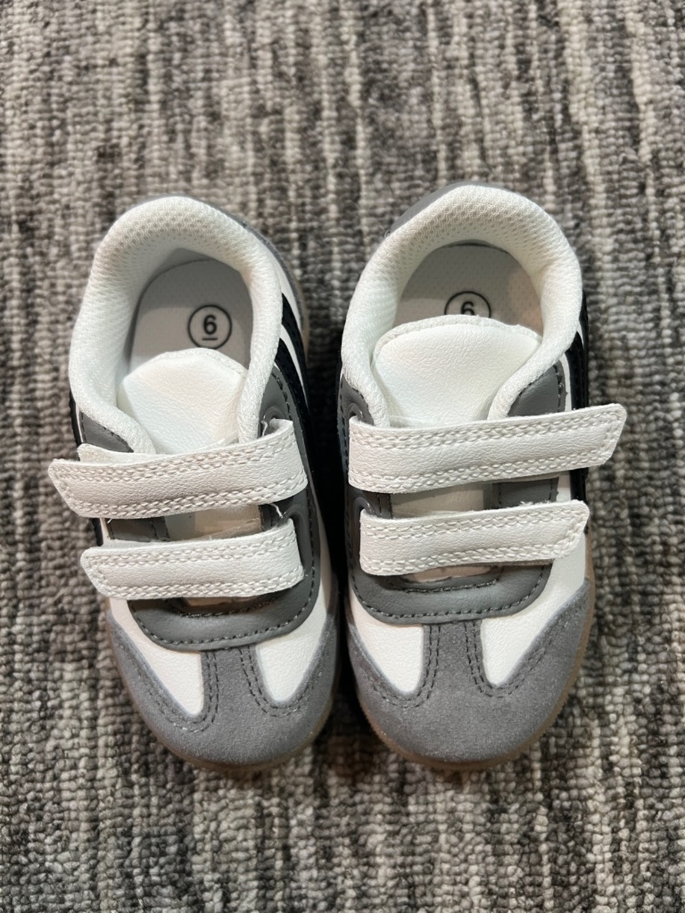 Cat & Jack - Toddler Dakota Retro Hook and Loop Closure Court Sneakers Size 6